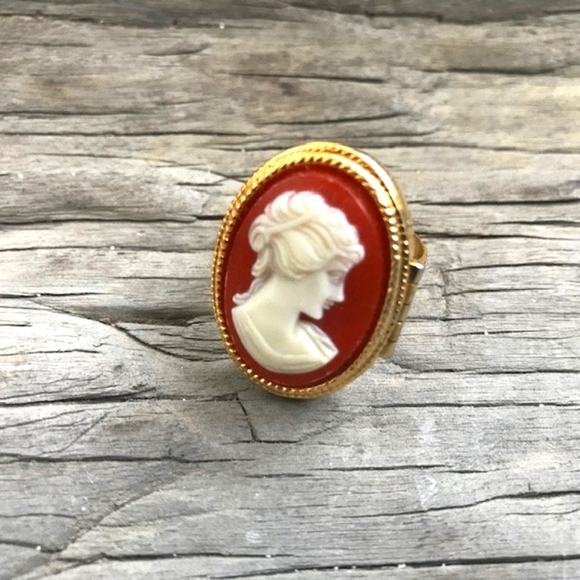 Avon Antique Locket Ring - Picture 1 of 3